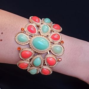 Costume jewelry cabachon bracelet